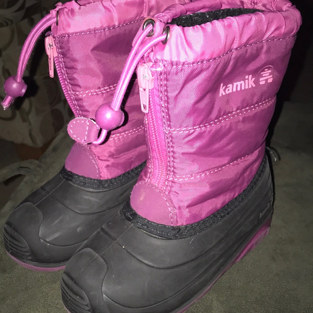 Like new girls snow boots sz 9